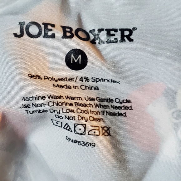 Joe Boxer gray peguine and snowflake holiday scrub top. Size medium. - Picture 2 of 6